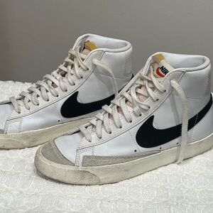 Nike Women’s Blazer Mid 77 High-Top Sneakers size 9